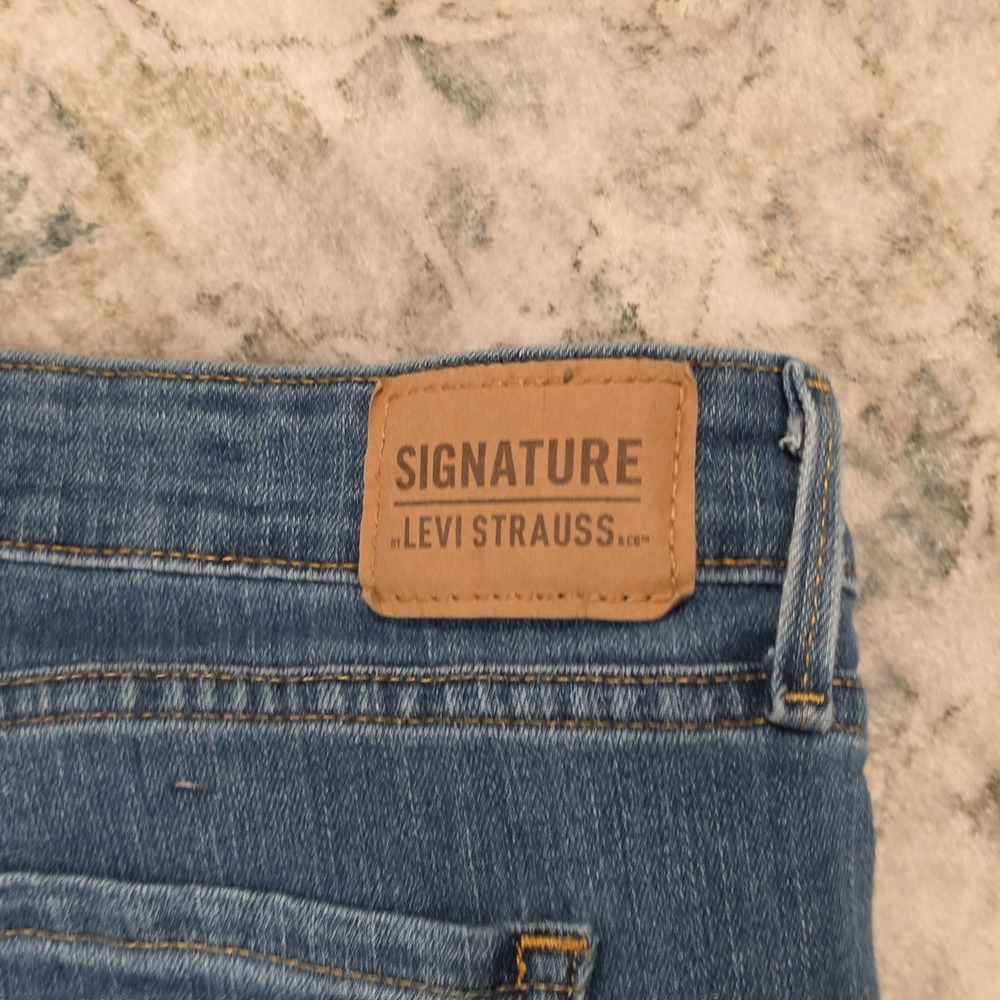 Signature by Levi Strauss Womens Mid-Rise Bootcut Jeans Medium Wash 18M W34 L32 - Picture 3 of 8